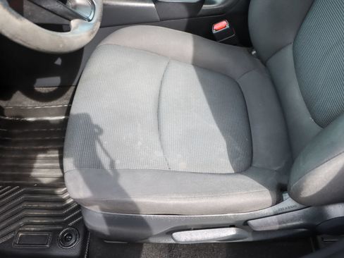 Used 2019 Toyota RAV4 LE FWD image 15
