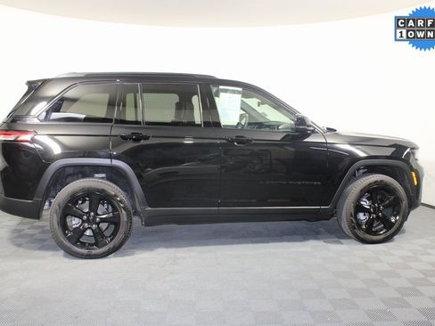 Used 2025 Jeep Grand Cherokee Limited w/ Black Appearance Package image 2