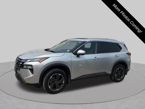 Used 2024 Nissan Rogue SV w/ SV Premium Package AWD/4WD image 2