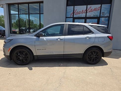 Used 2023 Chevrolet Equinox LS w/ LS Convenience Package FWD image 6