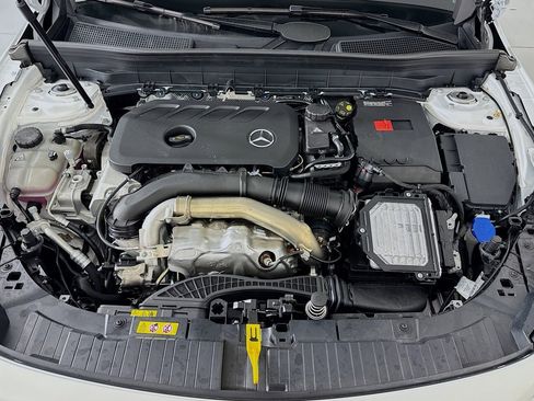 Used 2026 Mercedes-Benz GLB 250 image 11