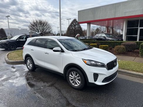 Used 2020 Kia Sorento LX image 5