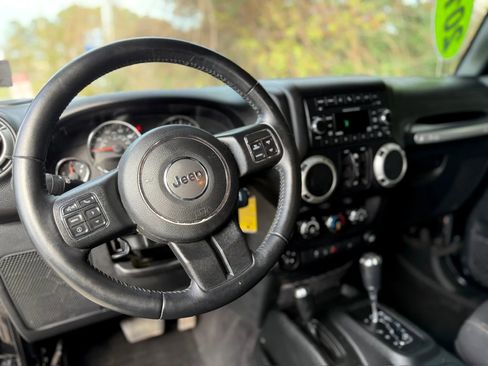 Used 2017 Jeep Wrangler Unlimited Sahara w/ Connectivity Group image 33