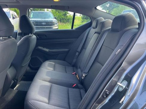 Used 2024 Nissan Altima 2.5 SV w/ SV Premium Package FWD image 11
