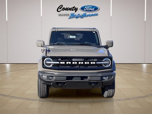 New 2025 Ford Bronco Outer Banks image 12