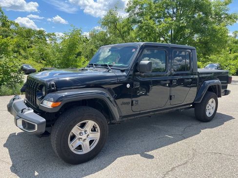 Used 2020 Jeep Gladiator Sport w/ Quick Order Package 24S AWD/4WD image 4