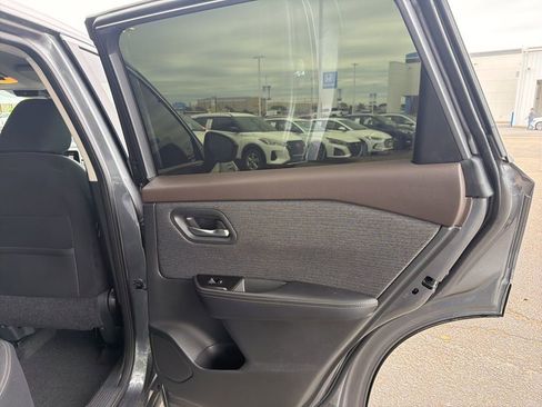 Used 2023 Nissan Rogue SV image 25