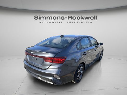 Used 2023 Kia Forte LXS image 7