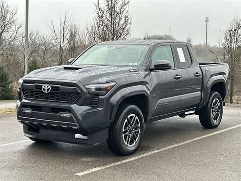Used 2025 Toyota Tacoma TRD Sport image 1