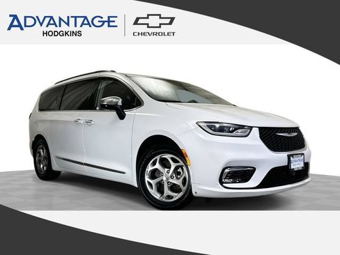 Used 2023 Chrysler Pacifica Limited FWD image 1