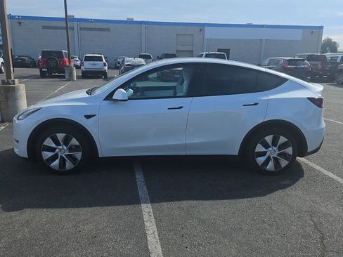 Used 2021 Tesla Model Y Long Range image 5