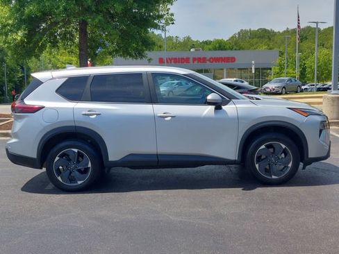 Used 2024 Nissan Rogue SV AWD/4WD image 14