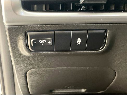 Used 2025 Hyundai Tucson SE image 14