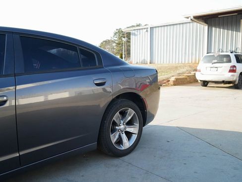 Used 2016 Dodge Charger SXT image 32