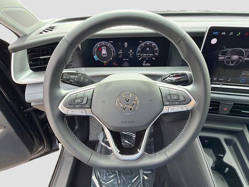 Used 2026 Volkswagen Tiguan SE FWD image 39