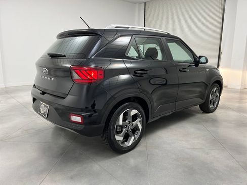 Used 2025 Hyundai Venue SEL image 7