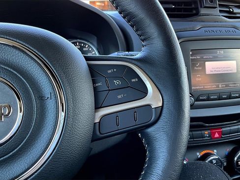 Used 2017 Jeep Renegade Limited image 19