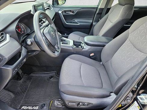 Used 2019 Toyota RAV4 XLE w/ Convenience Package FWD image 16