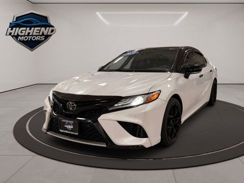 Used 2018 Toyota Camry XSE image 3