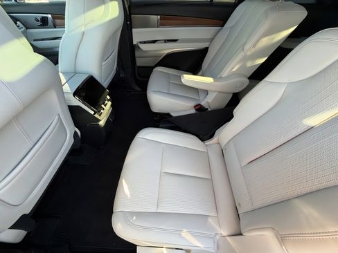 Used 2026 Cadillac Vistiq Luxury image 12