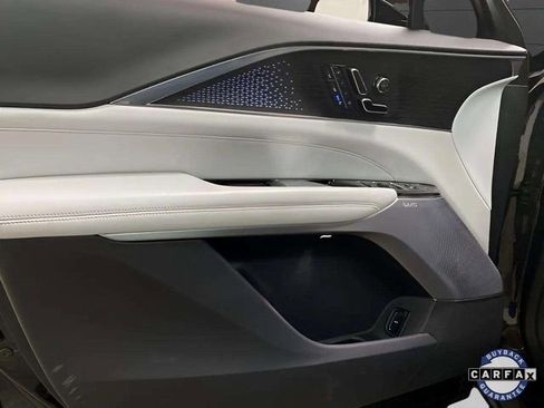 Used 2023 Cadillac Lyriq 2WD image 15