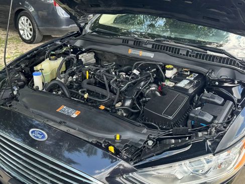 Used 2019 Ford Fusion SE FWD image 13