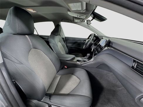 Used 2022 Toyota Camry LE image 15