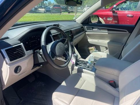 Used 2023 Volkswagen Atlas SE w/ Panoramic Sunroof Package AWD/4WD image 11