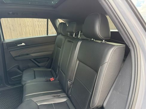 Used 2022 Volkswagen Atlas Cross Sport SE AWD/4WD image 25