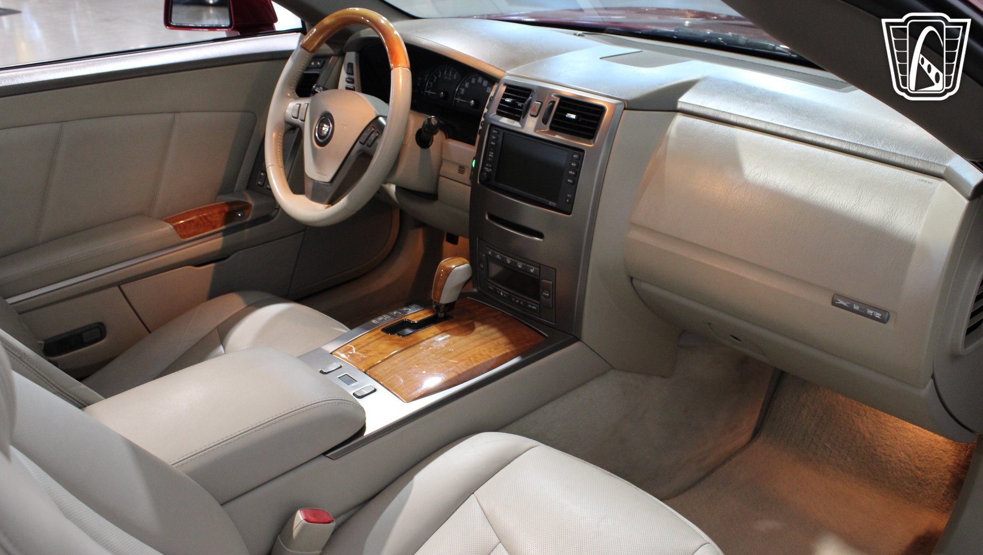 Used 2004 Cadillac XLR RWD image 10