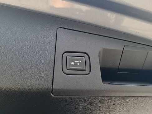 Used 2022 Cadillac XT5 Luxury w/ LPO, Floor Liner Package AWD/4WD image 34