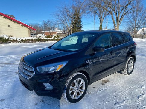 Used 2019 Ford Escape SE image 1