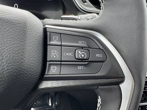 Certified 2024 Jeep Grand Cherokee Laredo X w/ Luxury Tech Group I AWD/4WD image 15