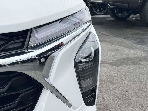 Used 2025 Chevrolet Trax LT w/ LT Convenience Package image 9