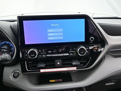 Used 2026 Toyota Highlander Limited image 6