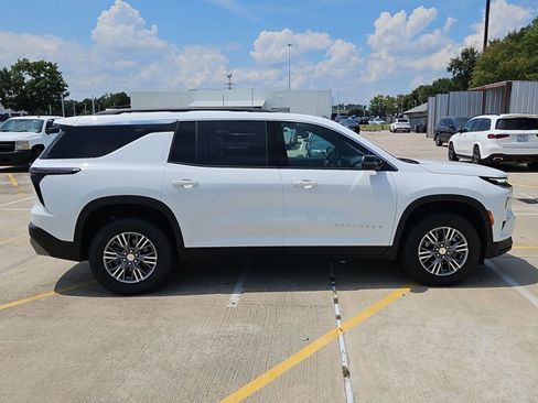 Used 2026 Chevrolet Traverse LT FWD image 4