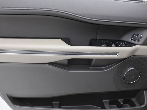 Used 2021 Ford Expedition XLT image 14