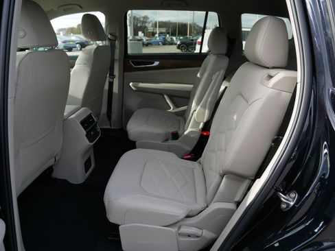 New 2026 Volkswagen Atlas SE image 8