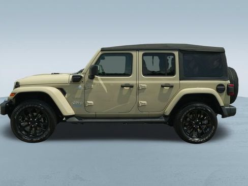 Used 2022 Jeep Wrangler Unlimited Sahara AWD/4WD image 4
