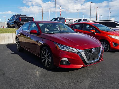 Used 2021 Nissan Altima 2.5 Platinum AWD/4WD image 2