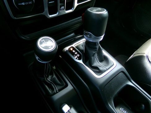 Used 2023 Jeep Wrangler Unlimited Sahara AWD/4WD image 18
