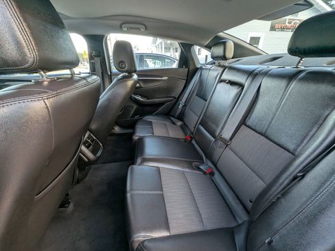 Used 2019 Chevrolet Impala LT FWD image 34