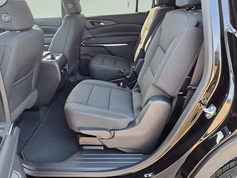New 2026 Chevrolet Traverse LT w/ Midnight/Sport Edition image 25