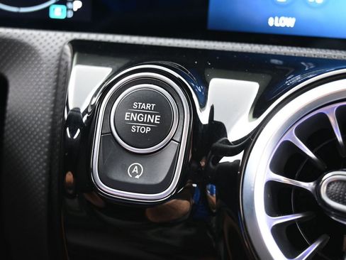 Used 2025 Mercedes-Benz CLA 250 image 35