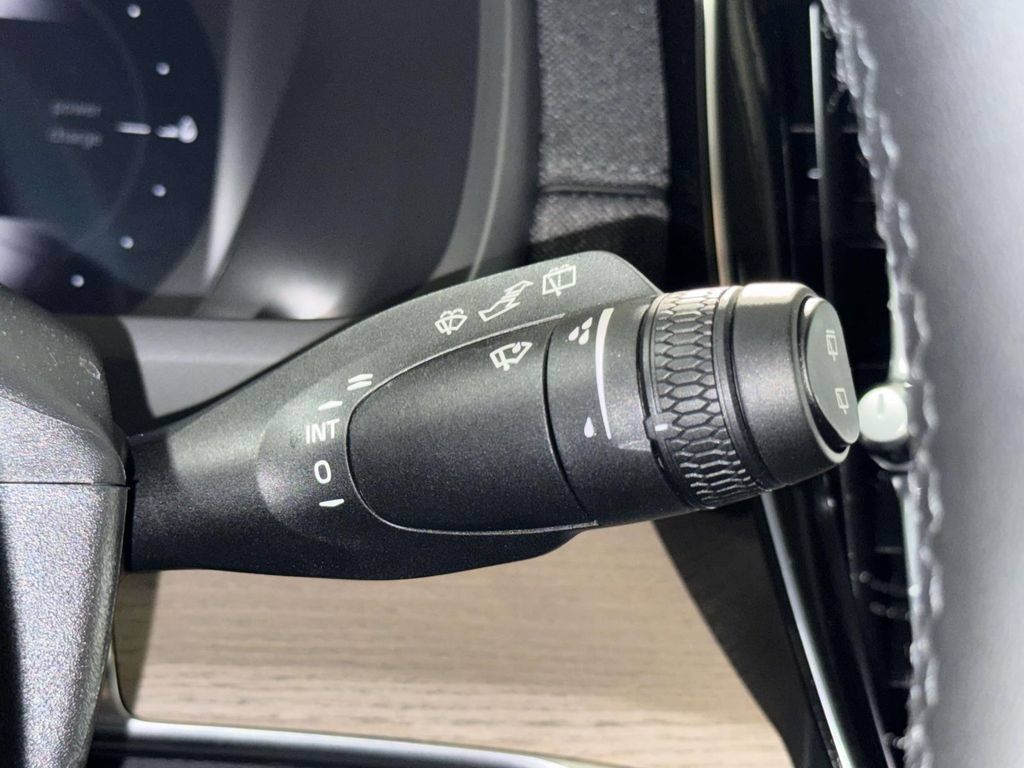 Certified 2025 Volvo XC90 T8 Plus w/ Protection Package Premier AWD/4WD image 29
