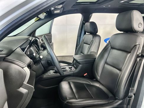 Certified 2023 Chevrolet Traverse LT w/ LT Premium Package AWD/4WD image 20