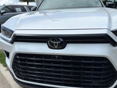 Used 2025 Toyota Grand Highlander AWD Hybrid image 10