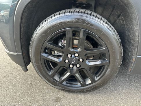 Used 2021 Chevrolet Traverse LT w/ LPO, 'HIT The Road' Package AWD/4WD image 9