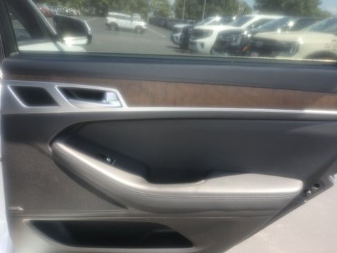 Used 2015 Hyundai Genesis 5.0 RWD image 32