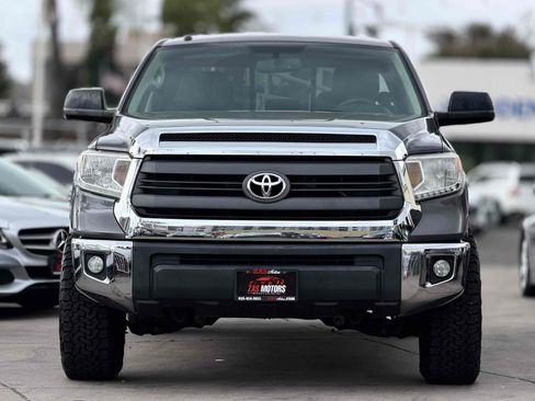 Used 2015 Toyota Tundra SR5 w/ SR5 Upgrade Package RWD image 2